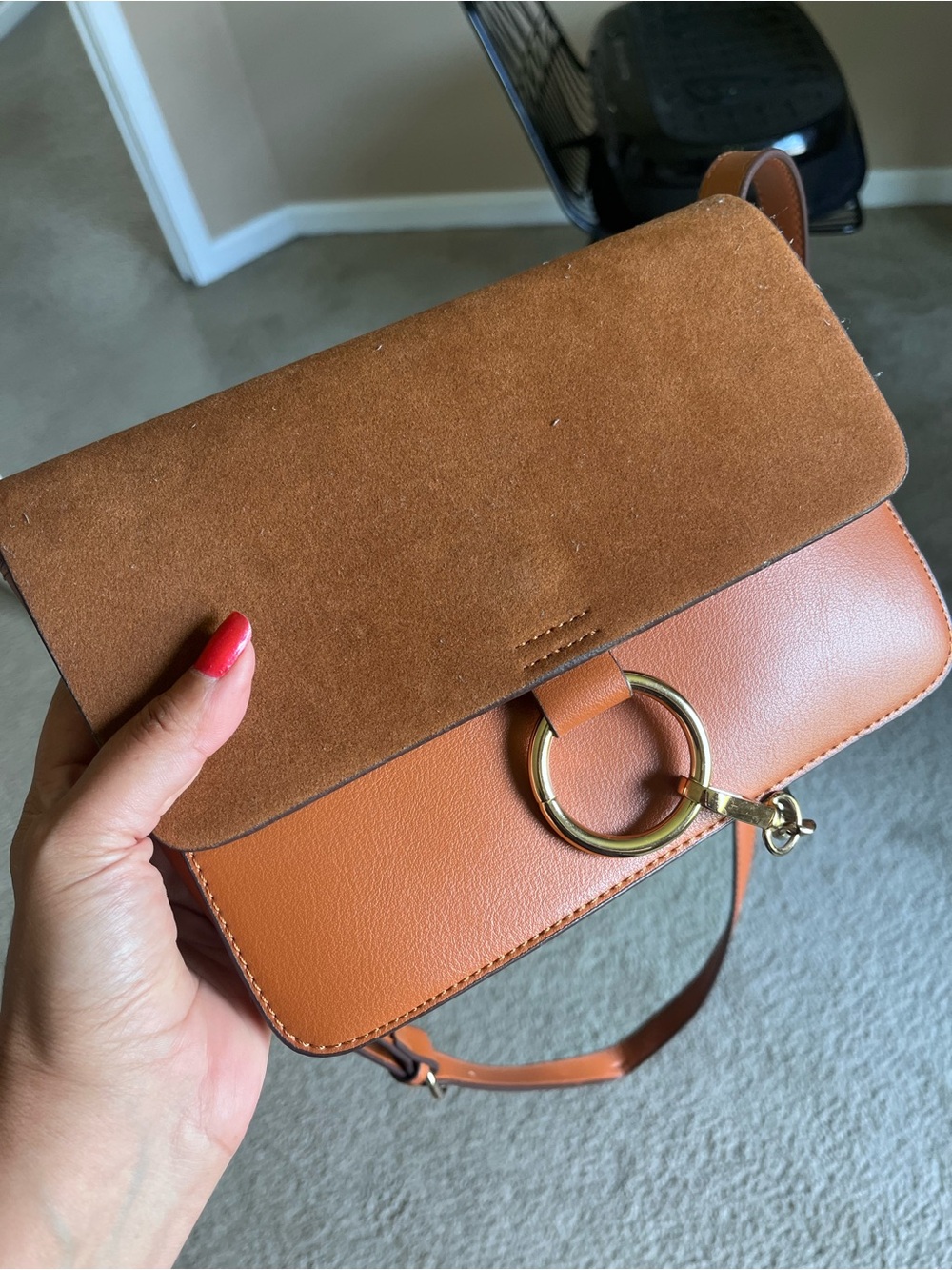Circle ring crossbody bag - Picture 5 of 8
